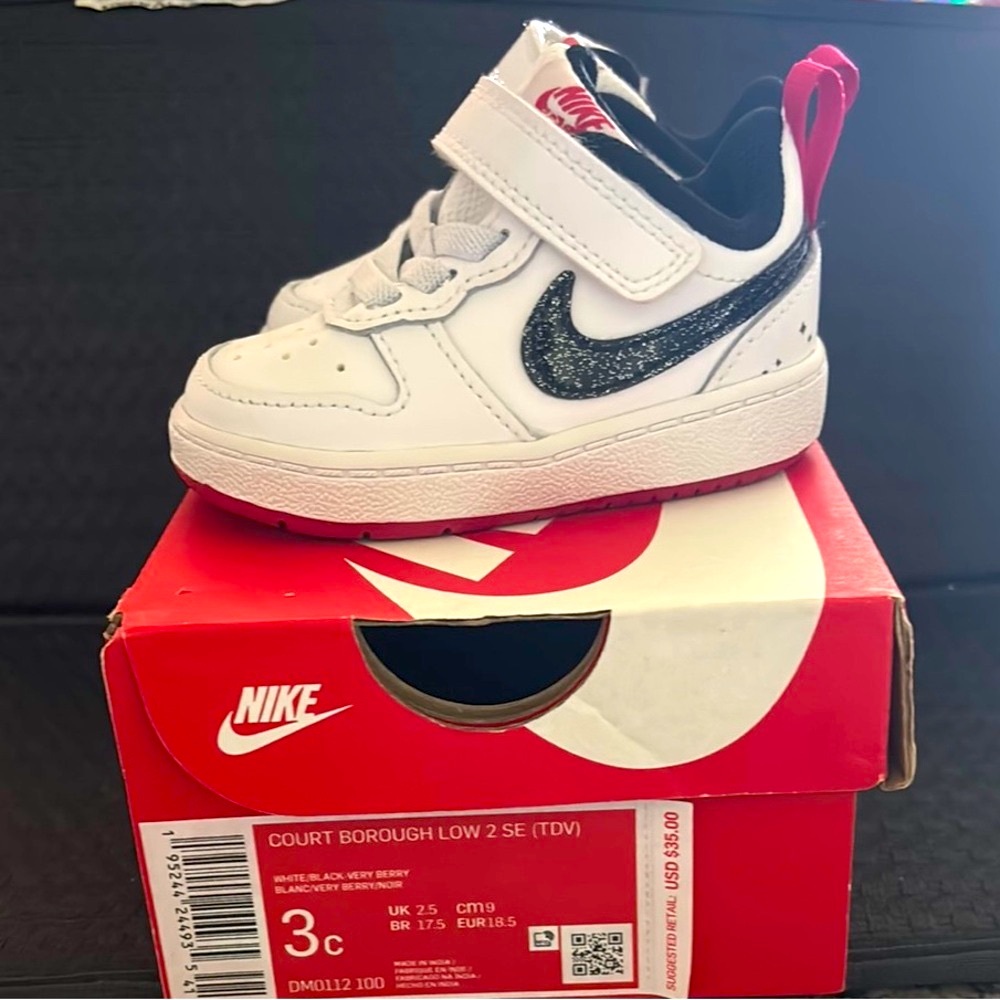 Baby Nike White and Black Sneakers Low-Top Leather Design